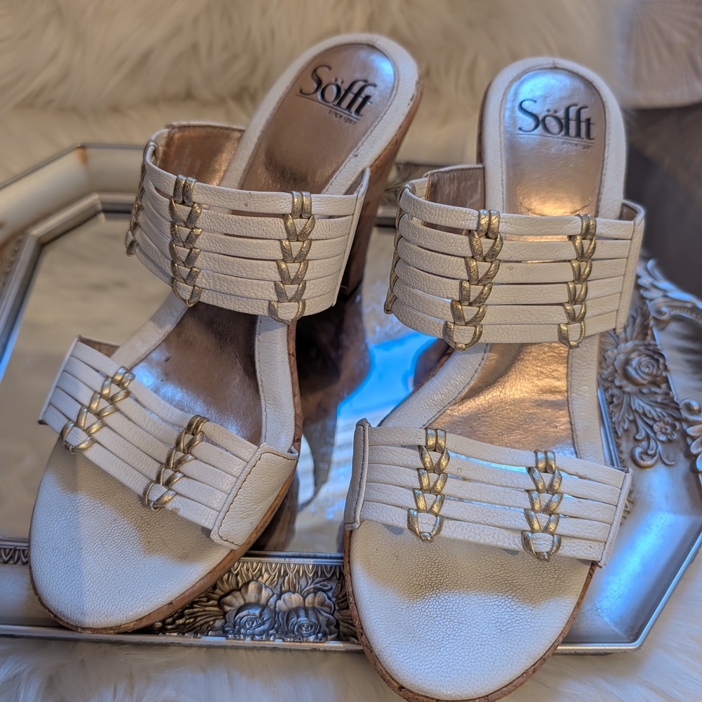 Sofft Women's Cream and Gold Strappy Sandals